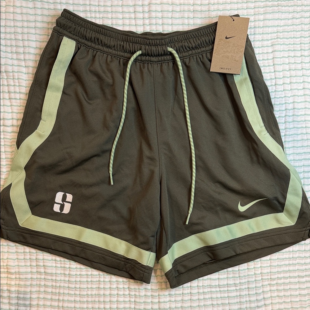 NWT Women’s Sabrina Basketball Short